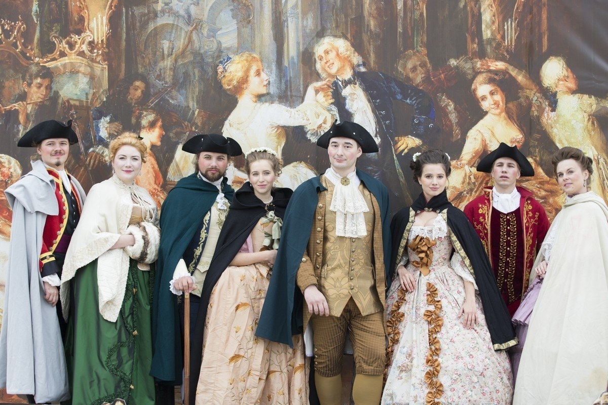 Как одевались на бал. Дворяне эпохи Екатерины 1. Екатерининский бал дворян 18 век.