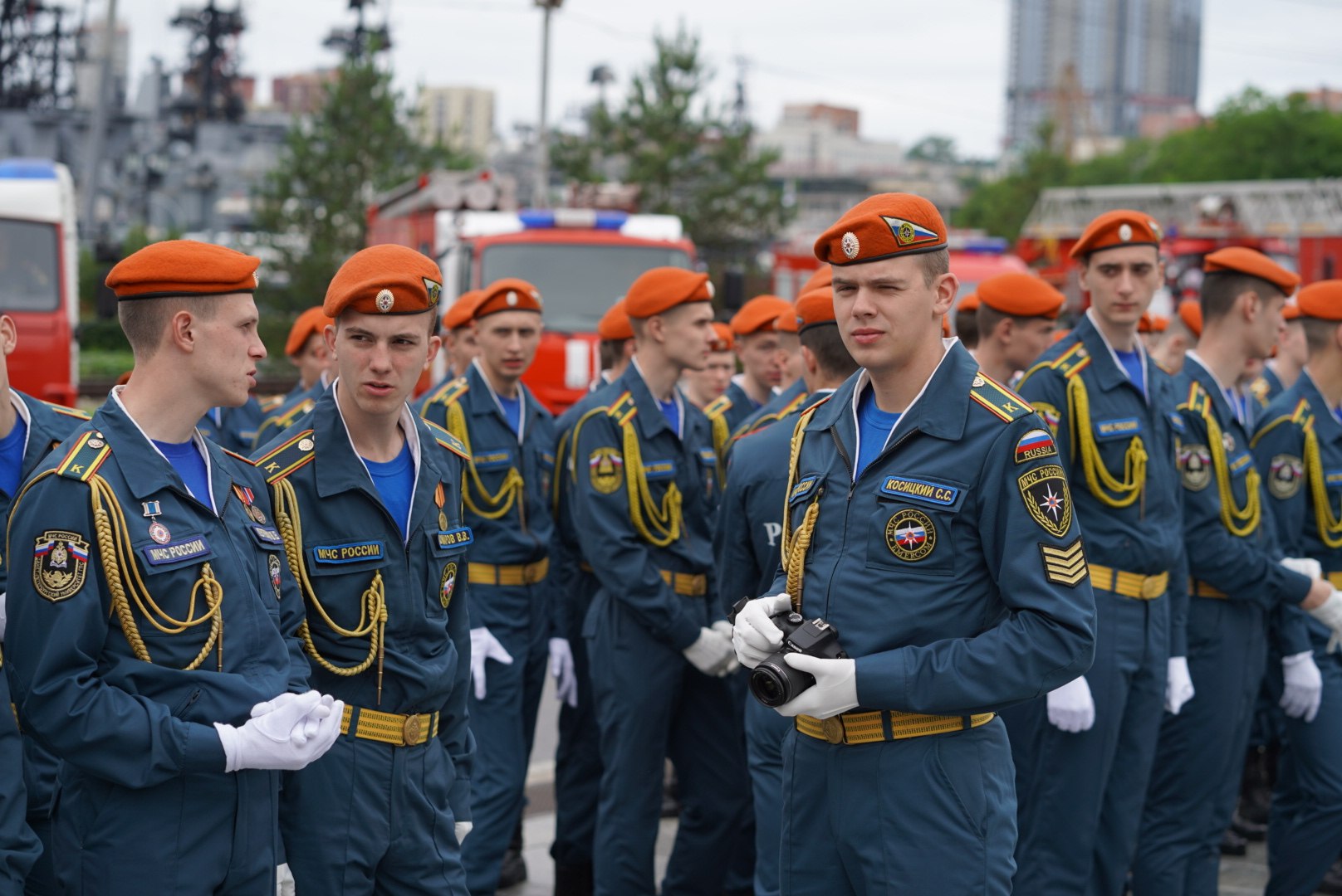 Видео мчс россии. Курсанты АГЗ МЧС России. Войска гражданской обороны МЧС России форма. Форма курсантов МЧС России. МЧС Росси курсантв форма.