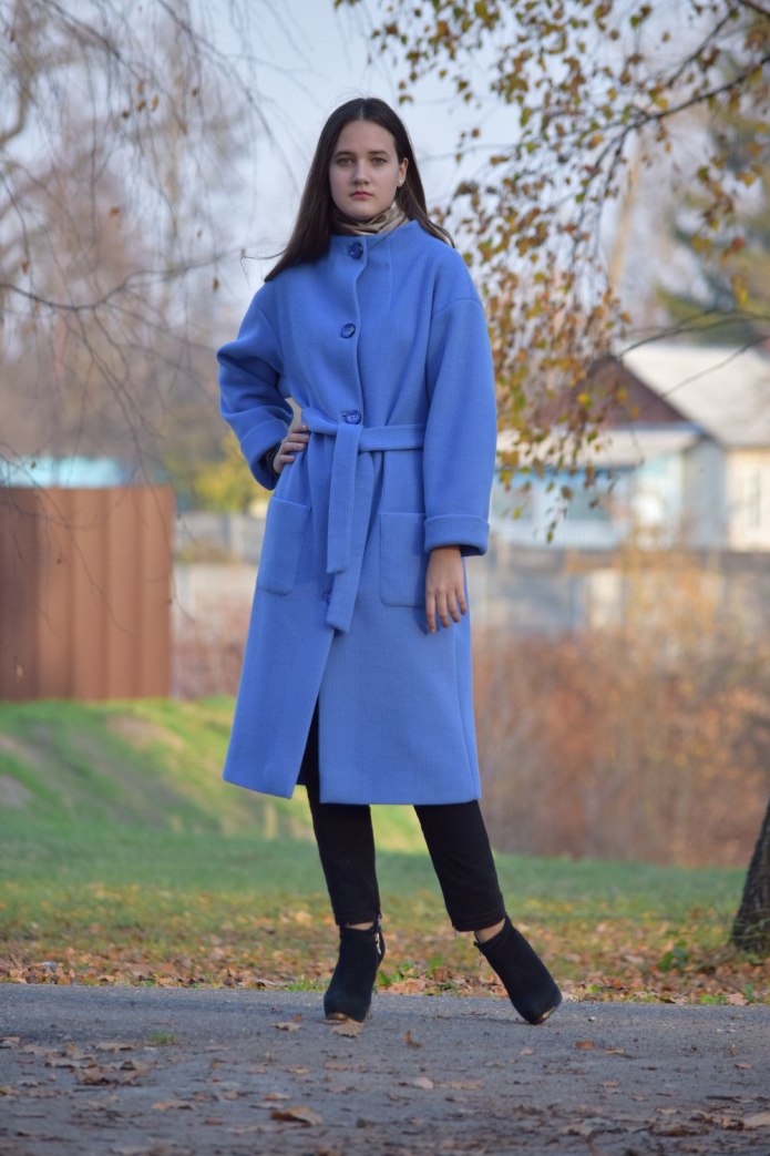 Коричневое пальто женское