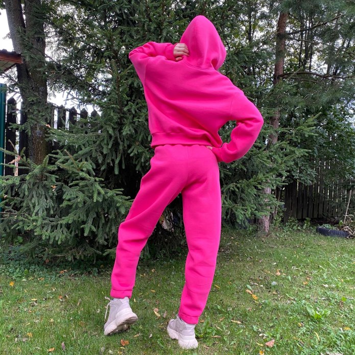 Розовый спортивный костюм женский