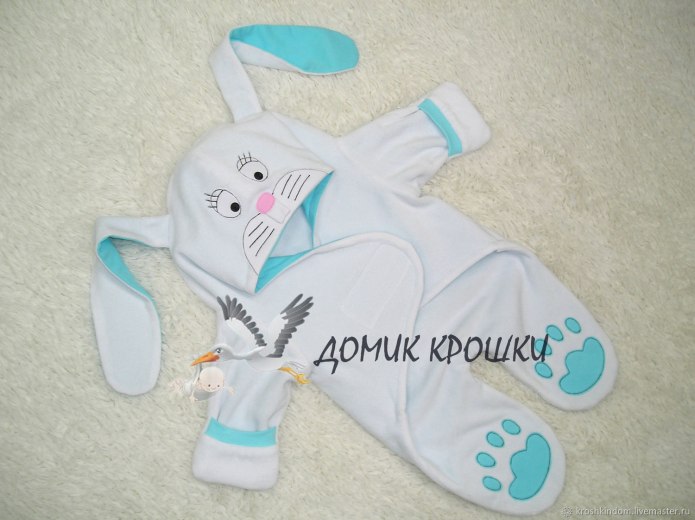 Комбинезон на выписку Зайка