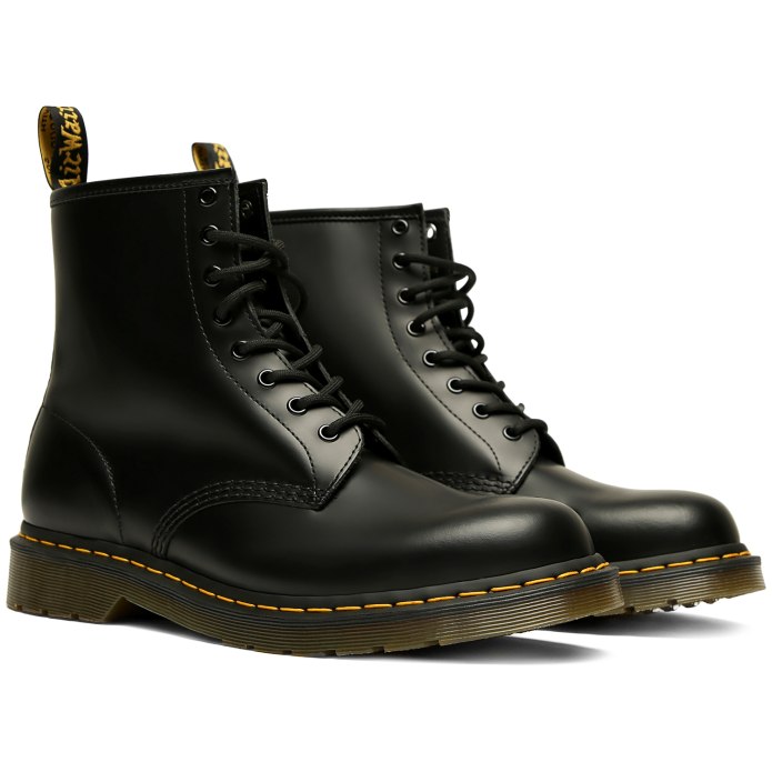Dr Martens черные с желтыми шнурками
