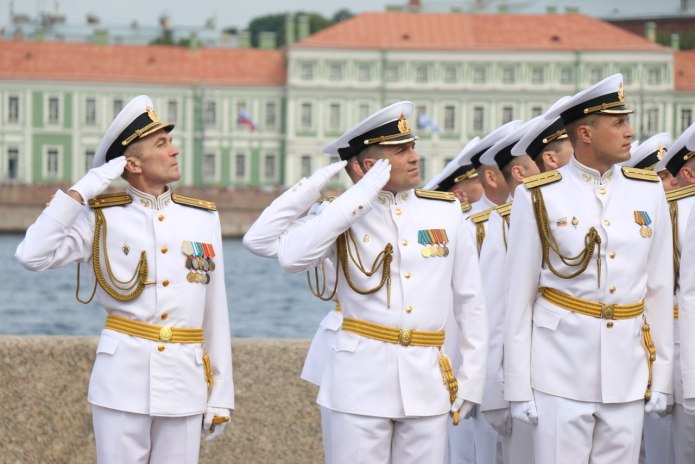 Парадная форма офицеров ВМФ России