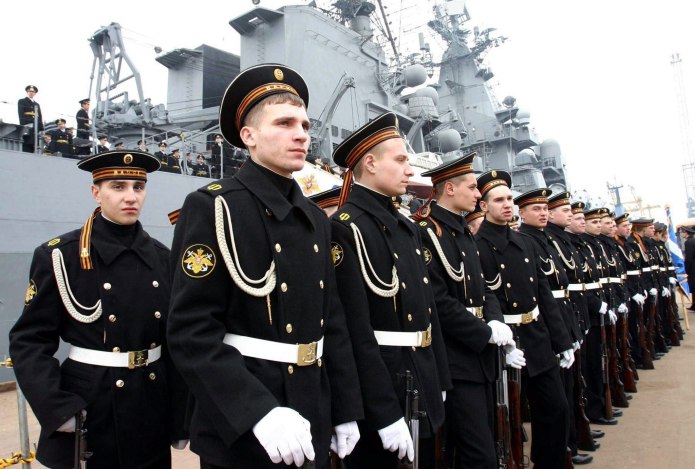 Белая парадная форма ВМФ офицеров РФ