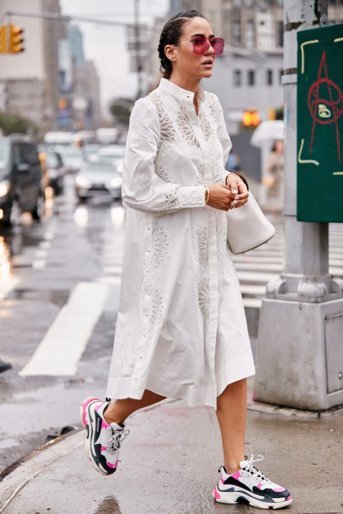Белое платье Street Style