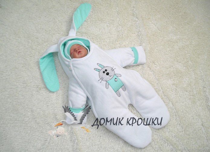 Утепленный комбинезон для новорожденных на весну