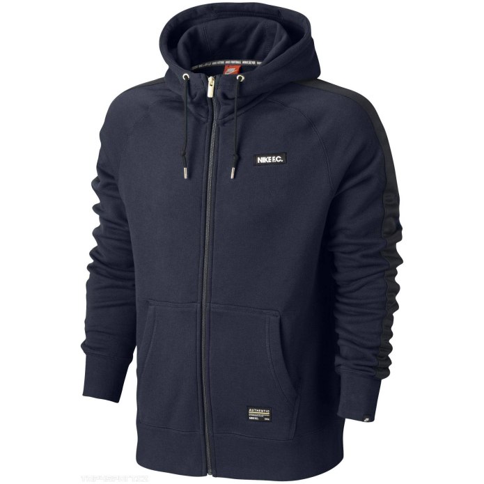 Невидимка в толстовке Nike