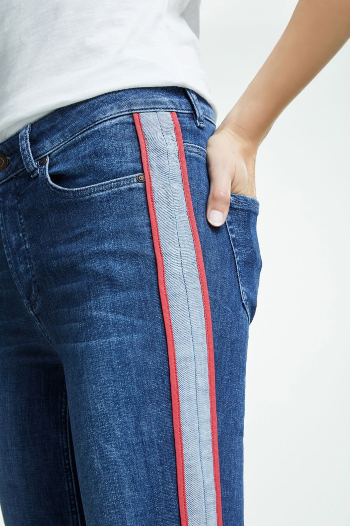 Чем расшить джинсы по бокам