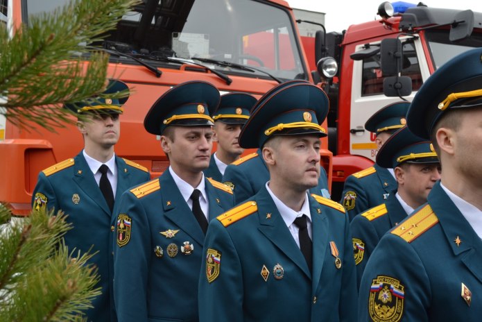 Девушки пожарные