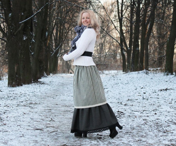 Блестящая юбка и свитер