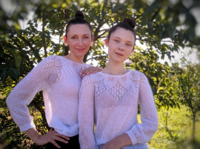 Джемпер из мохера с ажурной кокеткой
