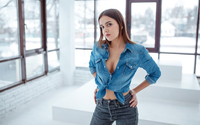 Девушки в джинсах