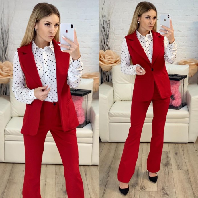 Женский костюм с брюками