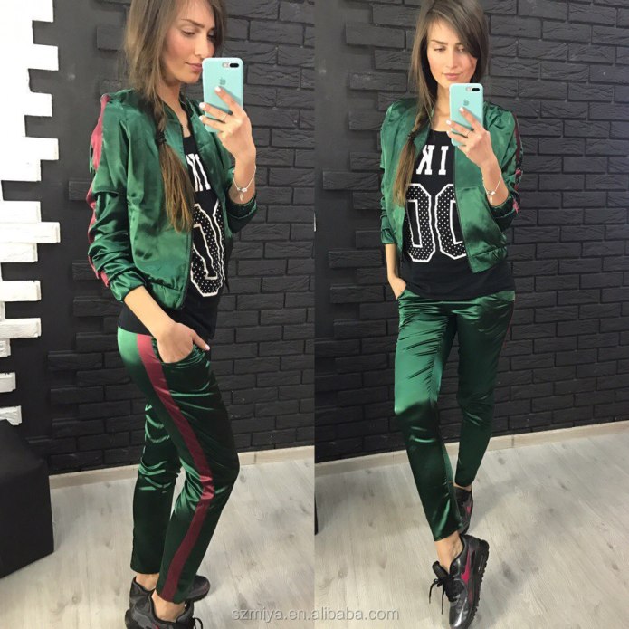 Классический спортивный костюм женский