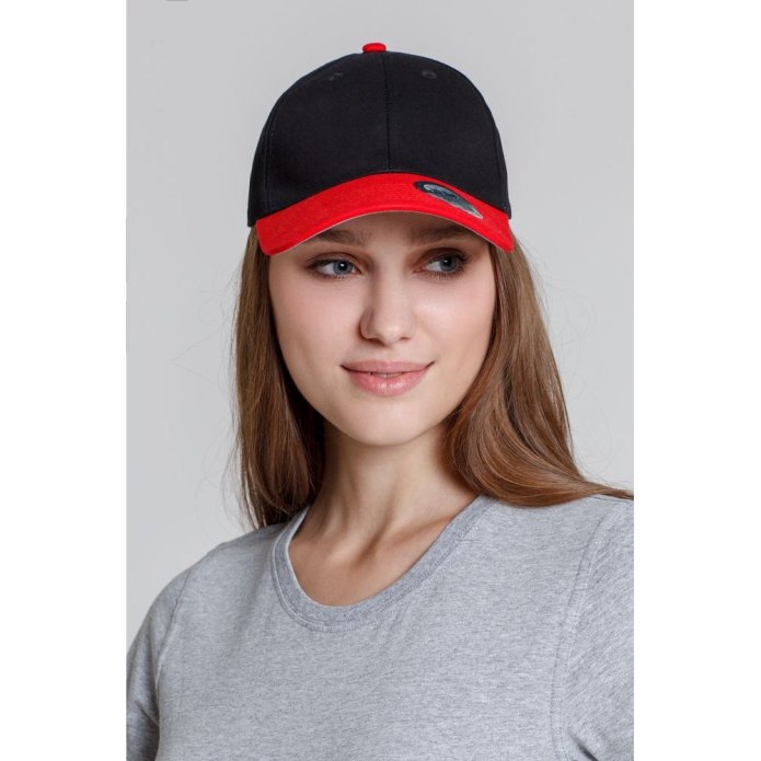 Кепка в стиле 80-х