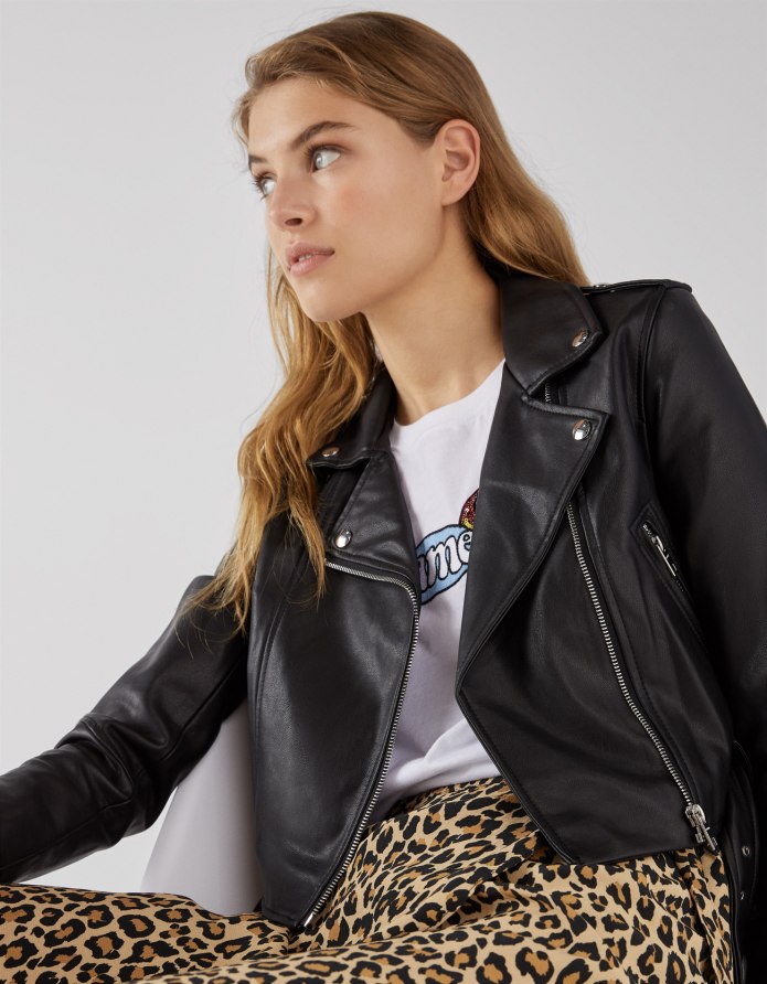 Красная куртка Bershka косуха