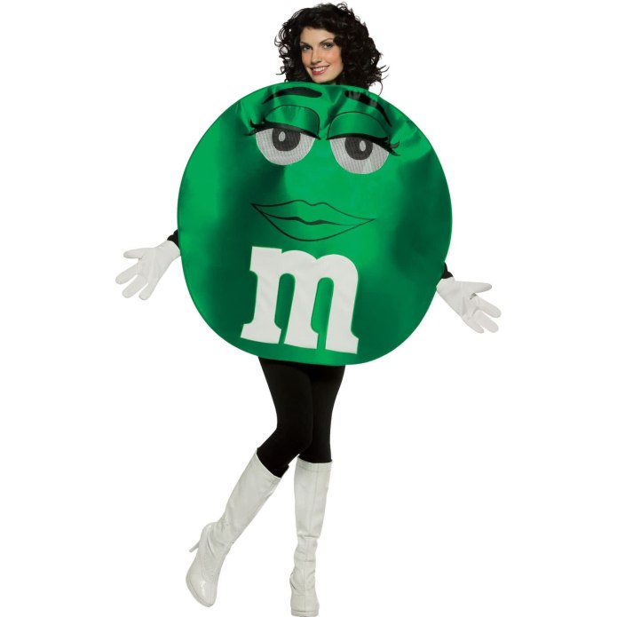 Wife m m. M&MS костюм. Костюм ммдемс. M&M’S карнавальный костюм. Зеленый м энд ЭМС.