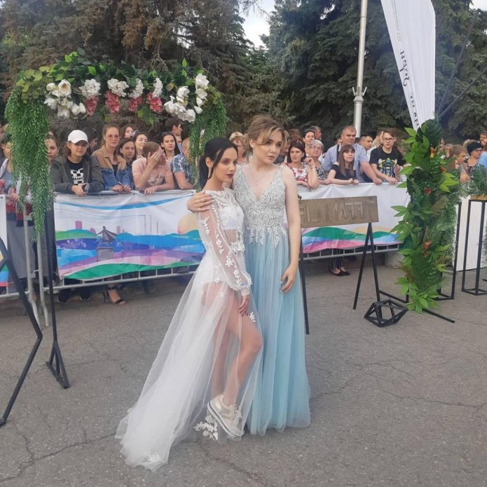 Прозрачное платье на выпускной