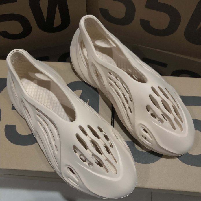 Adidas Yeezy тапочки резиновые