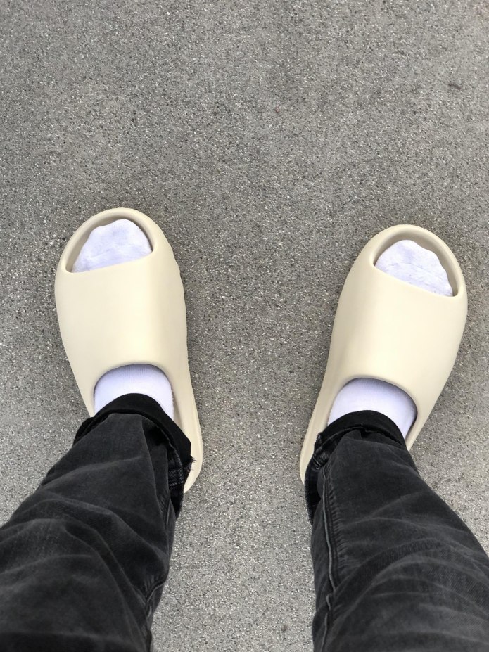 Тапки adidas Yeezy Slide Bone
