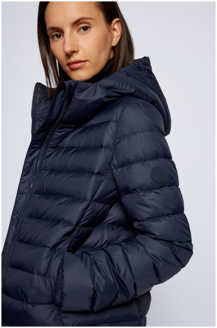 Hugo Boss пуховик женский 0010215737