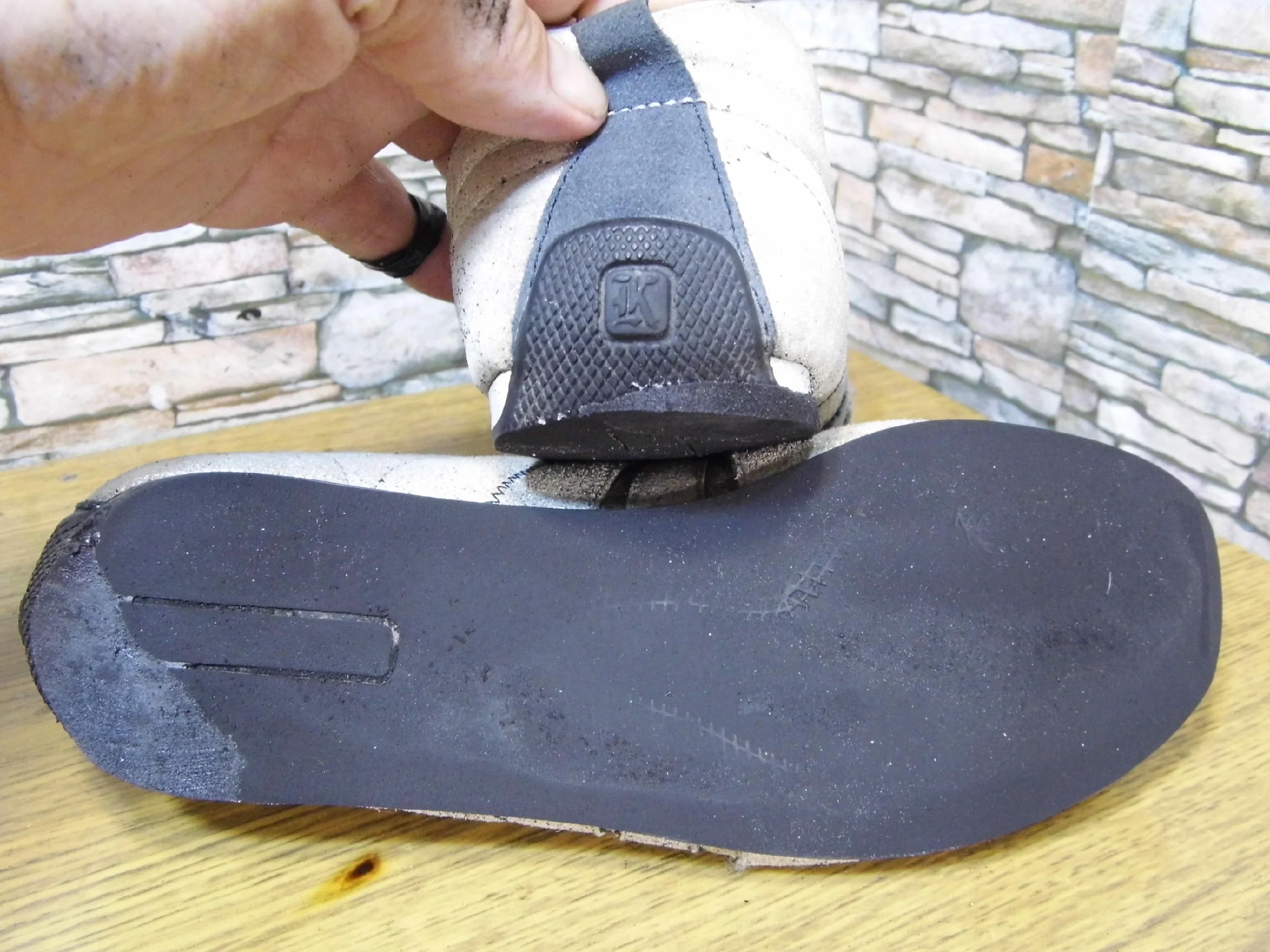 Как восстановить подошву обуви