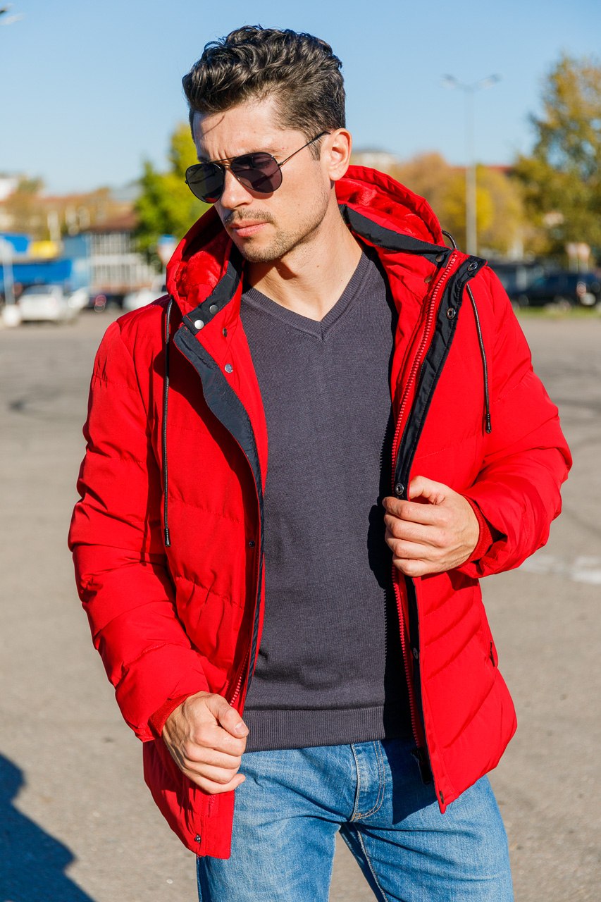 Модные куртки мужские красные