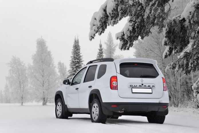 Спойлер "чистое стекло" (ABS) Renault Duster