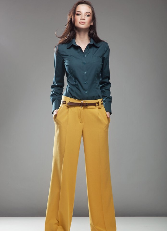 Горчичные брюки Zara