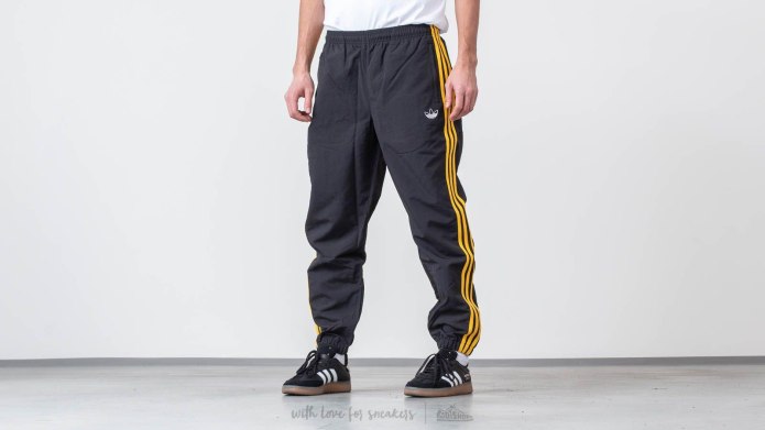 Adidas the brand with the 3 Stripes штаны