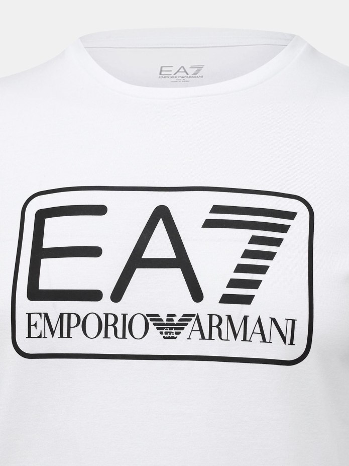 Armani Exchange est 1991 trade