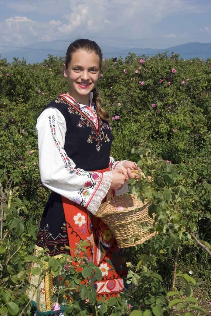 Болгарский костюм для девушки