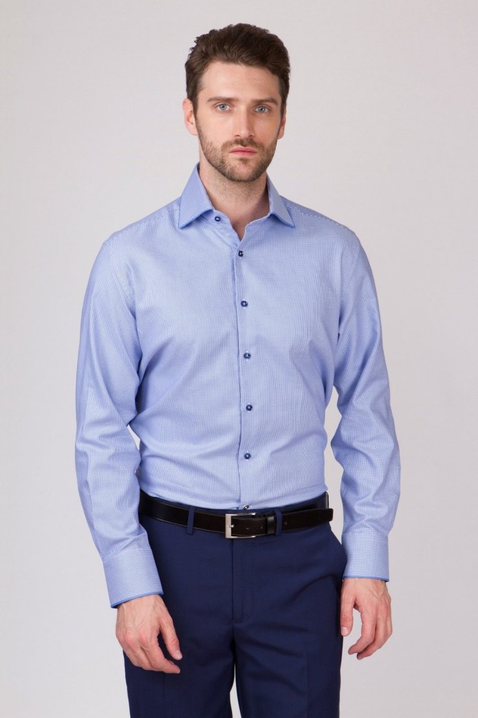 Голубая мужская рубашка