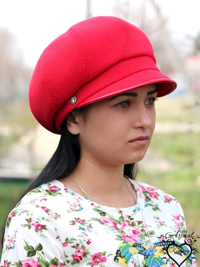 Кепки женские модные