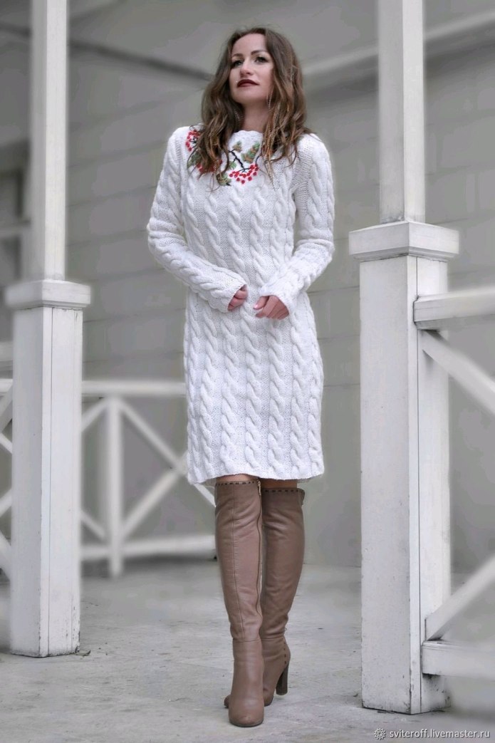 Платье вязаное