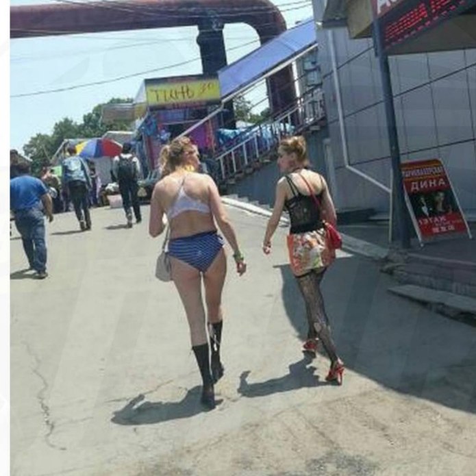 Вульгарная женщина на улице
