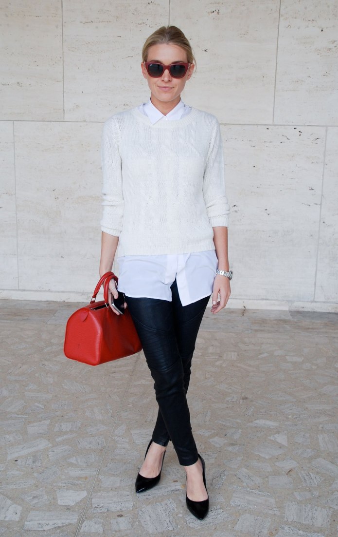 Белая атласная блузка