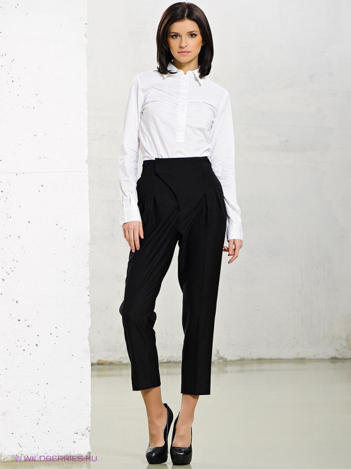 Брюки с блузкой
