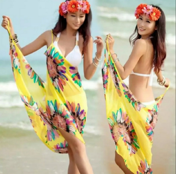 Парео на бедрах