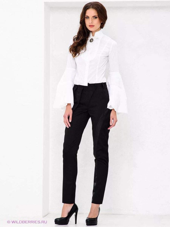 Топ с объемными рукавами