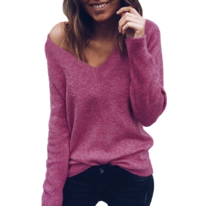 Свитер с треугольным вырезом