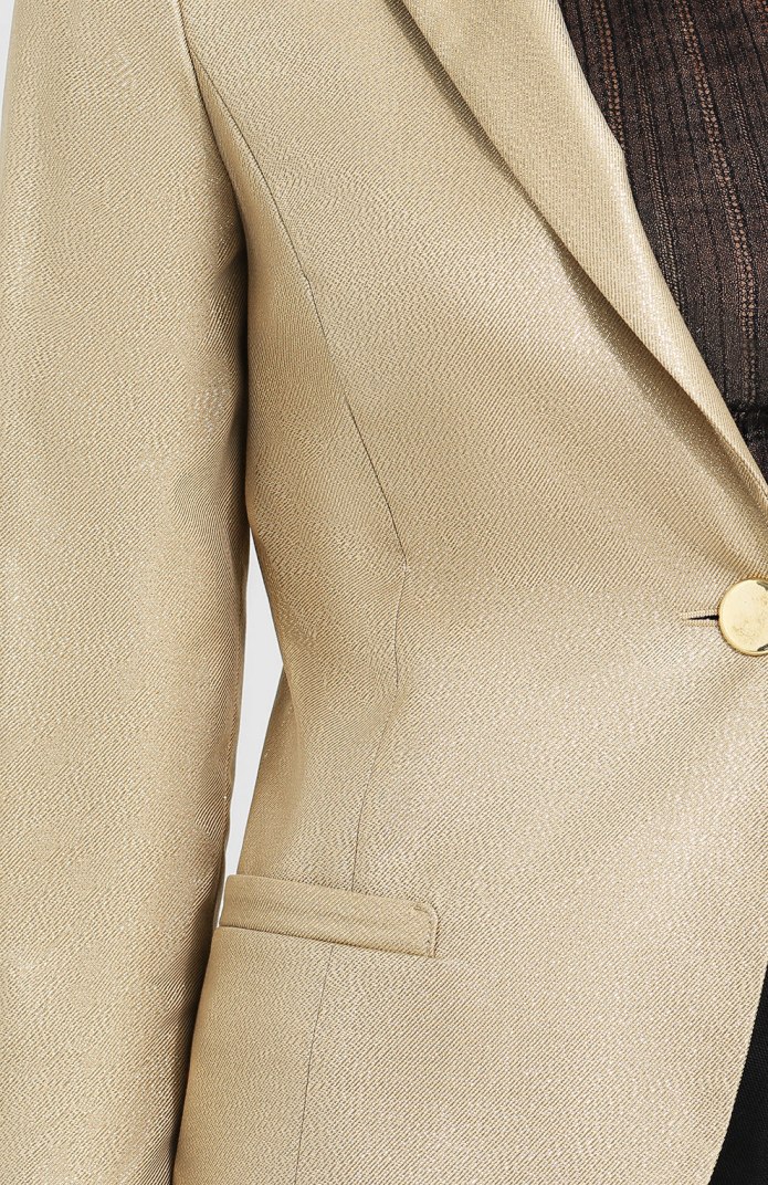 Пиджак с золотыми узорами