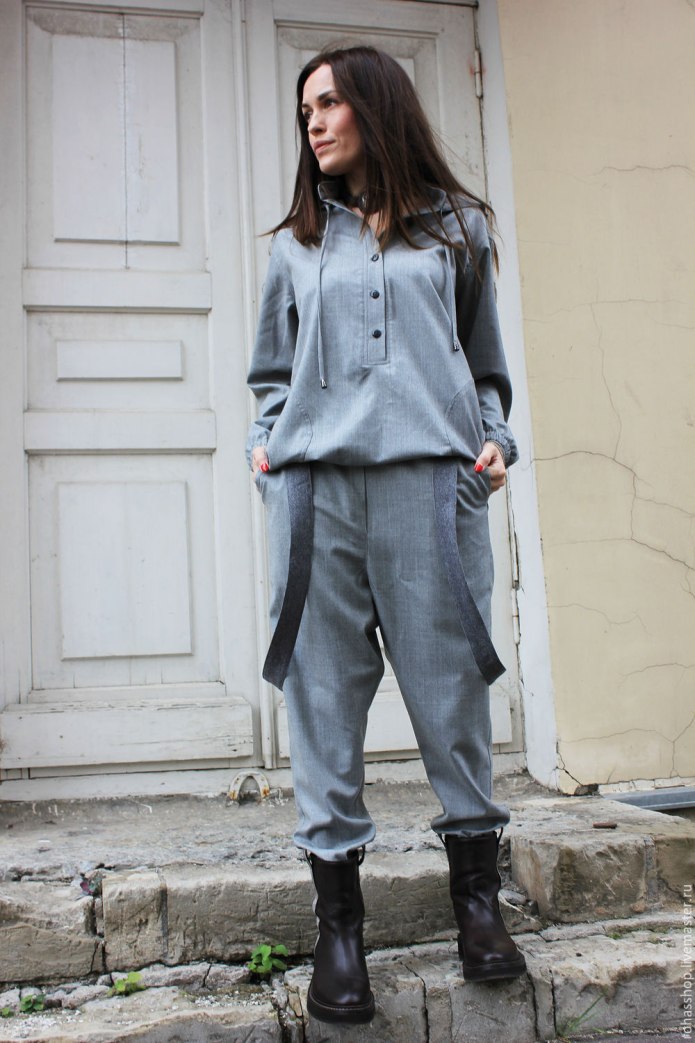 Спортивные штаны с ботинками женский