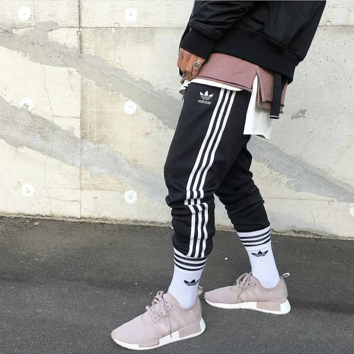 Спортивные штаны и туфли