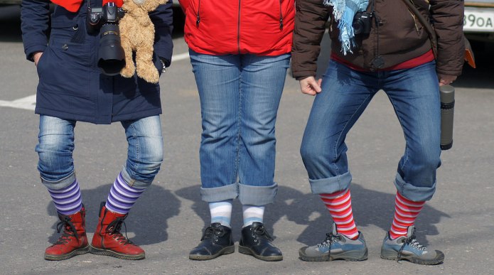 Мужчина в носках