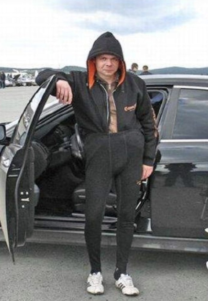 Джинсы заправленные в носки