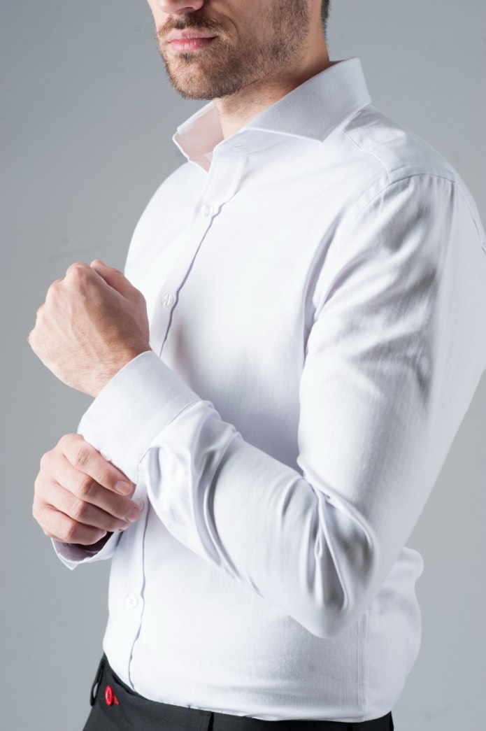 Мужская белая рубашка