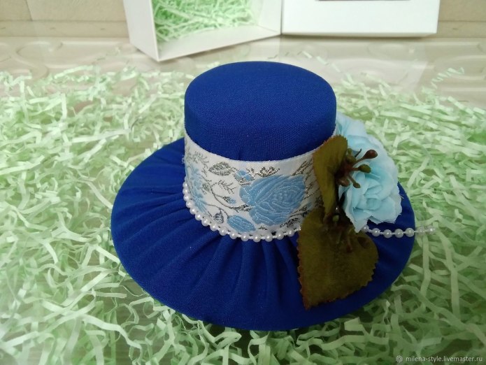 Игольница в виде шляпы