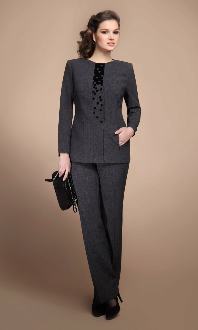 Деловой костюм женский