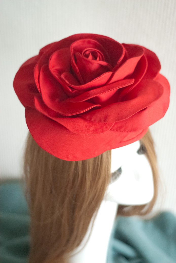 Шляпка из цветов